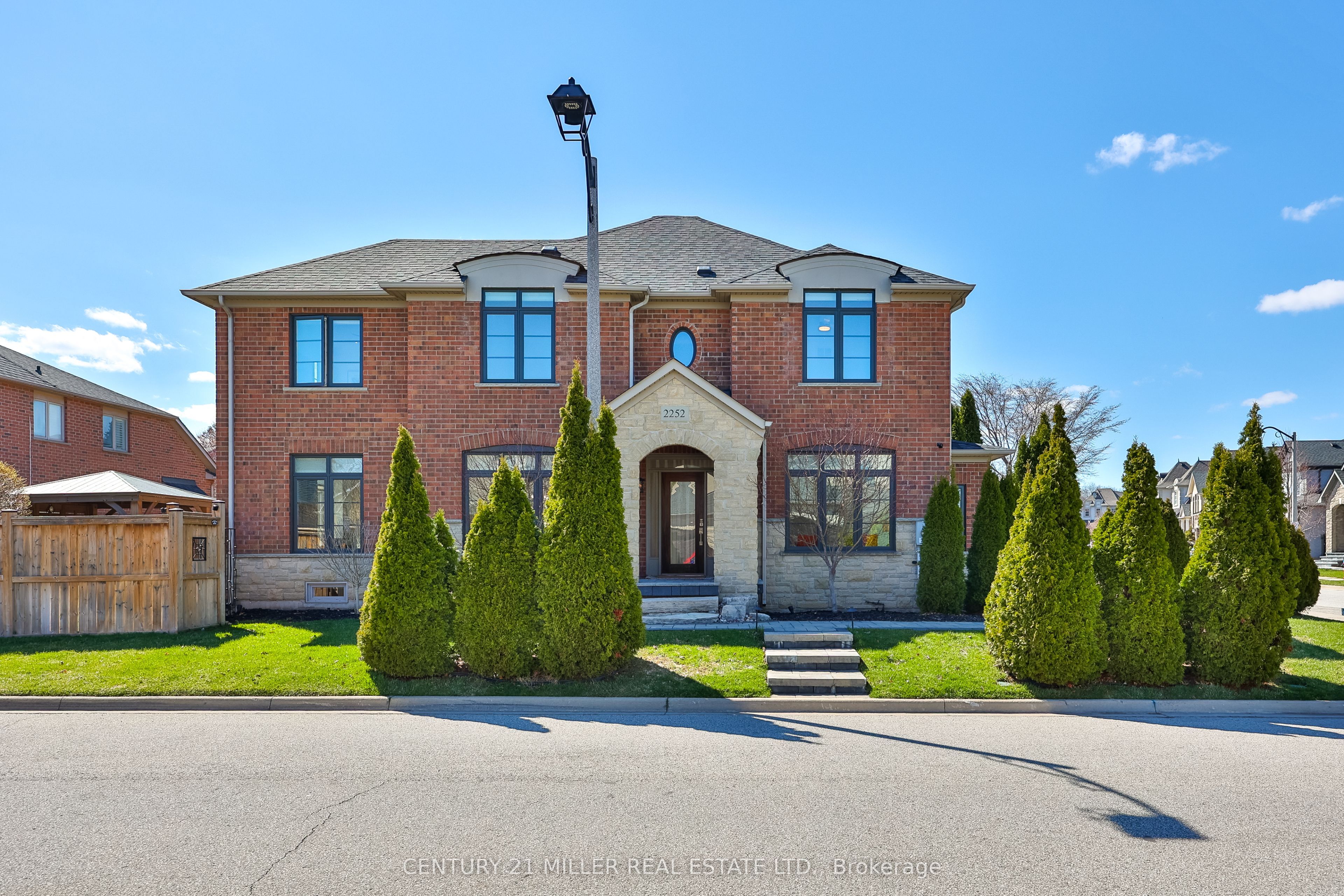 2252 Dewsbury Drive