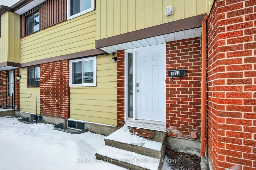 Photo of 1993 FALKIRK Crescent, Blackburn Hamlet, ON K1B 4Y8 (MLS # X12906384)