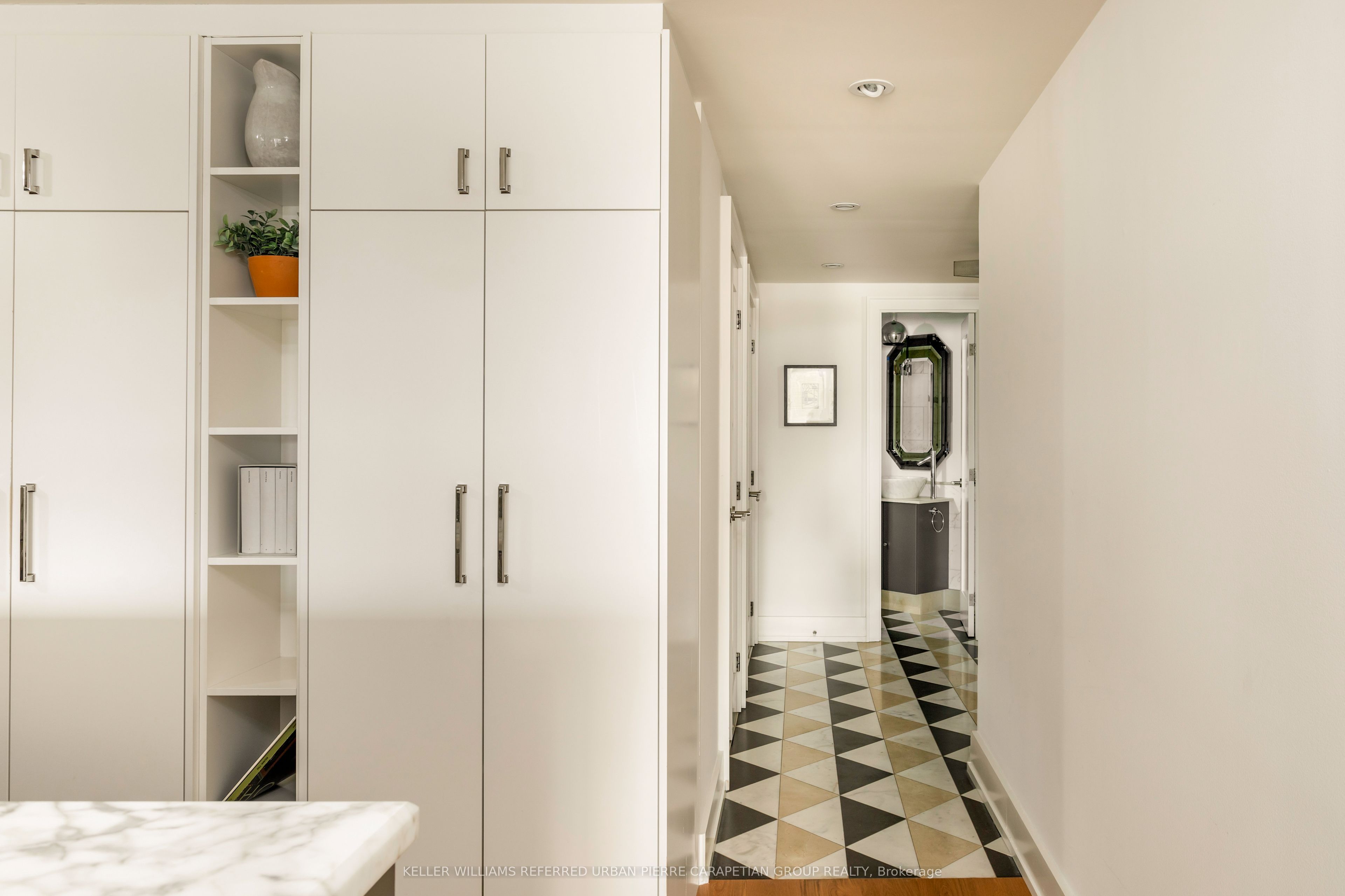 278 Bloor Street E 1806