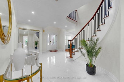 1082 Haydonbridge Court Mississauga ON L5V 1J4