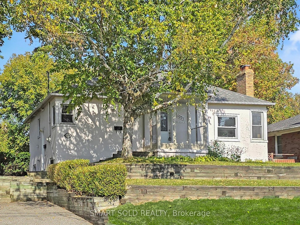 Photo of 1051 Janette Street, Newmarket, ON L3Y 3C4 (MLS # N13886246)