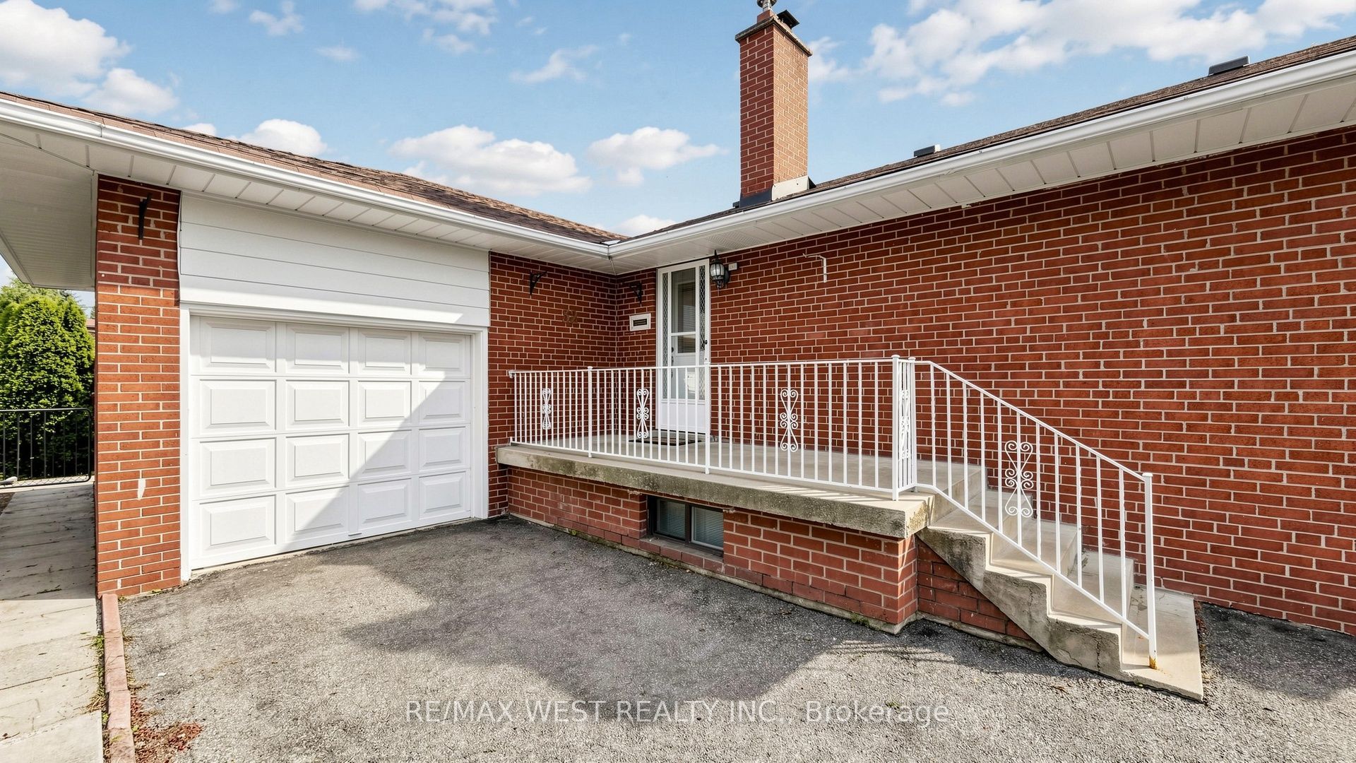 32 Allonsius Drive