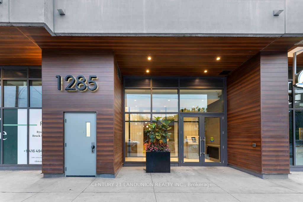 1285 Queen Street E 512