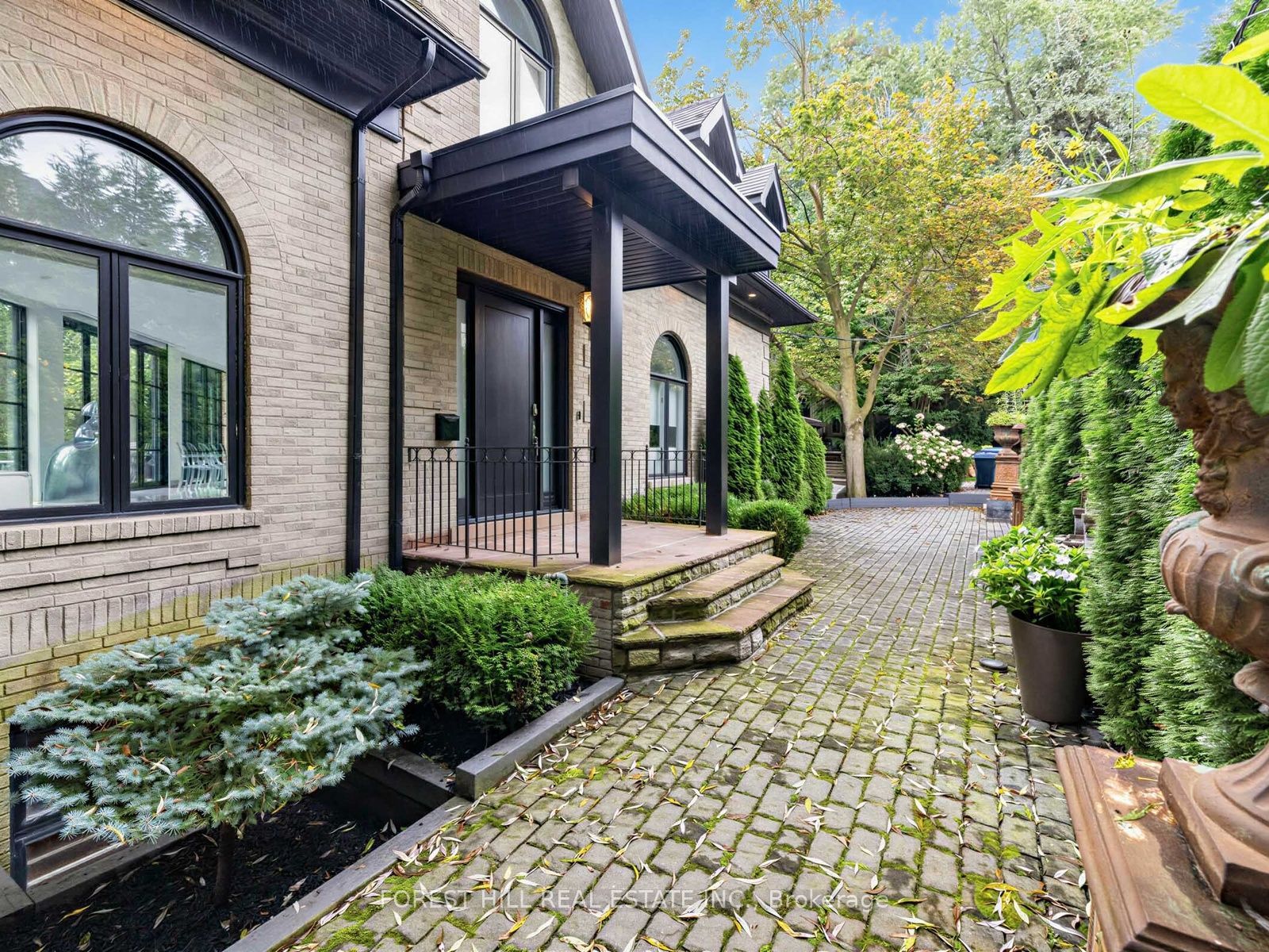 55 Strathearn Boulevard
