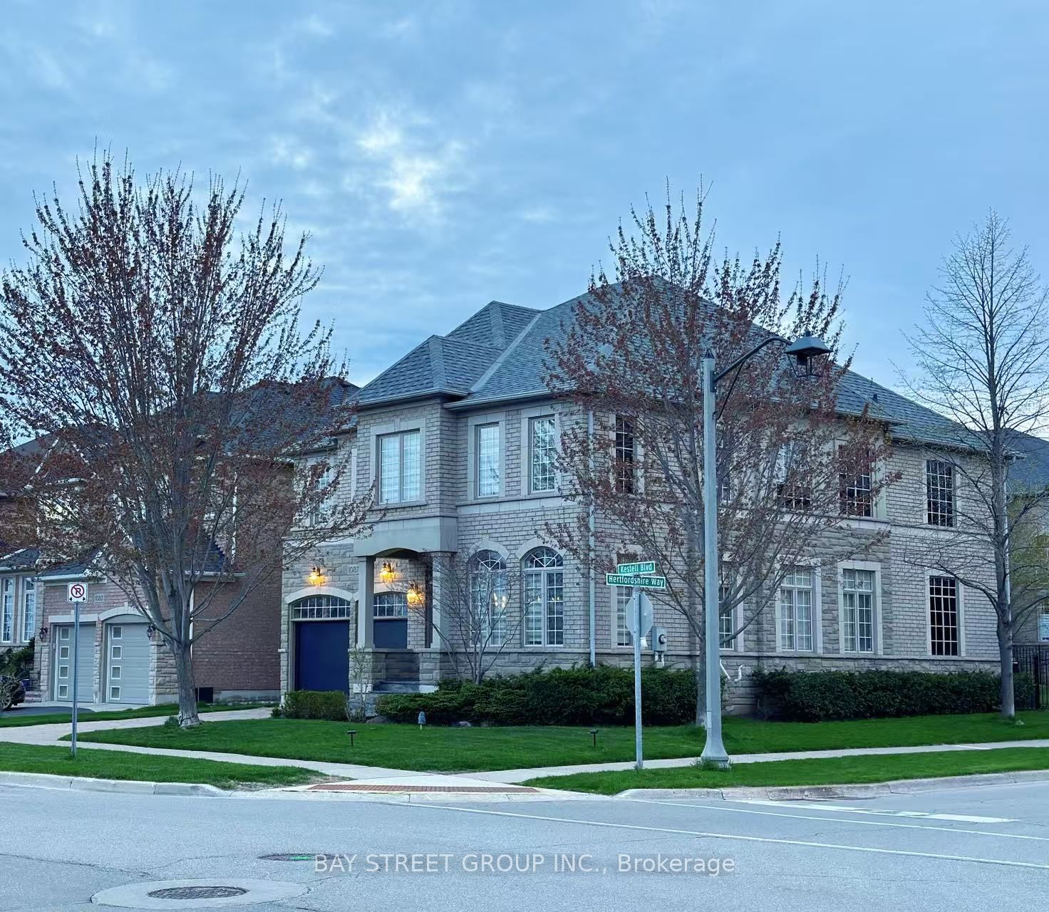 1087 Kestell Boulevard