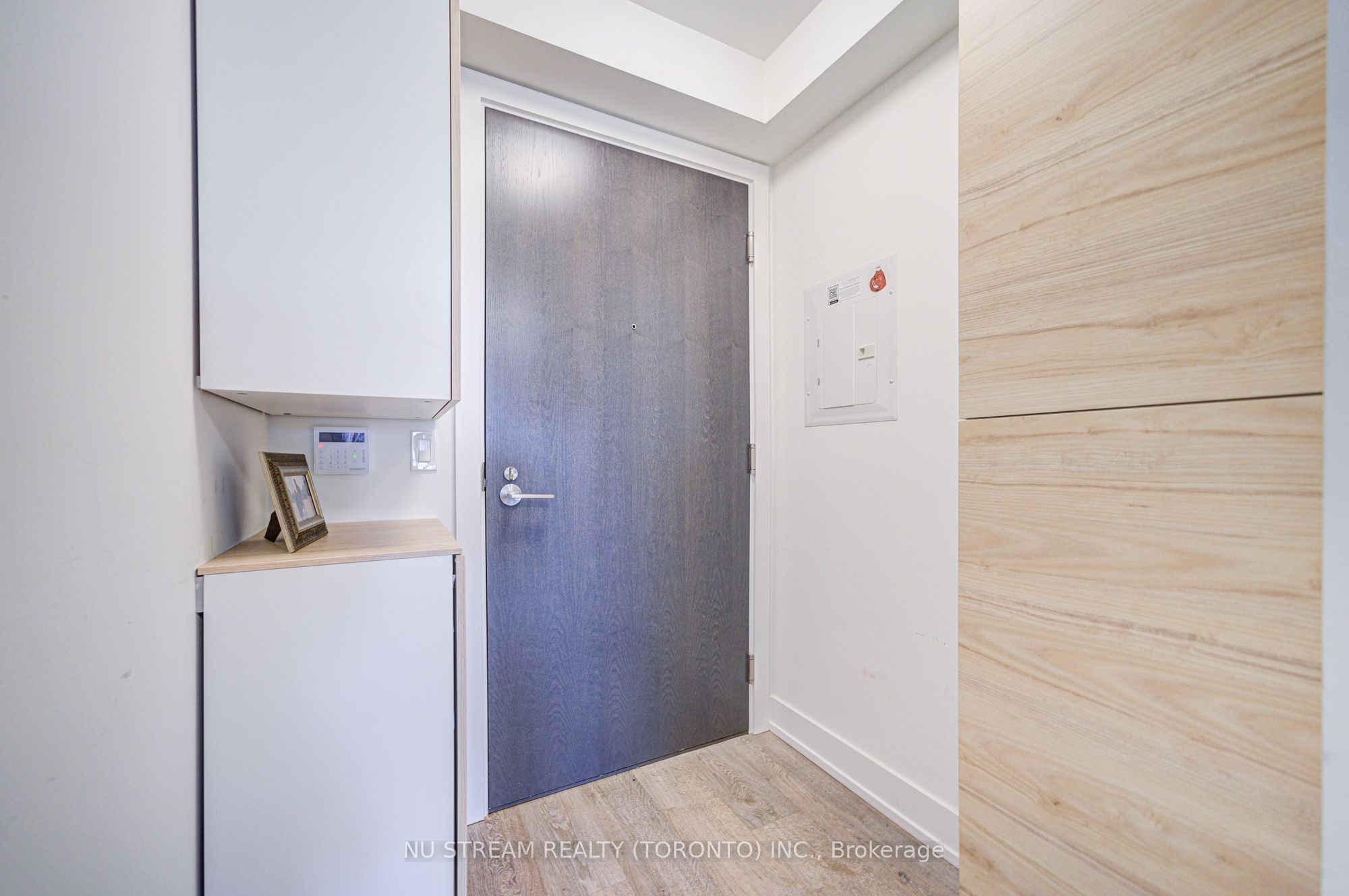 5 Mabelle Avenue E 327