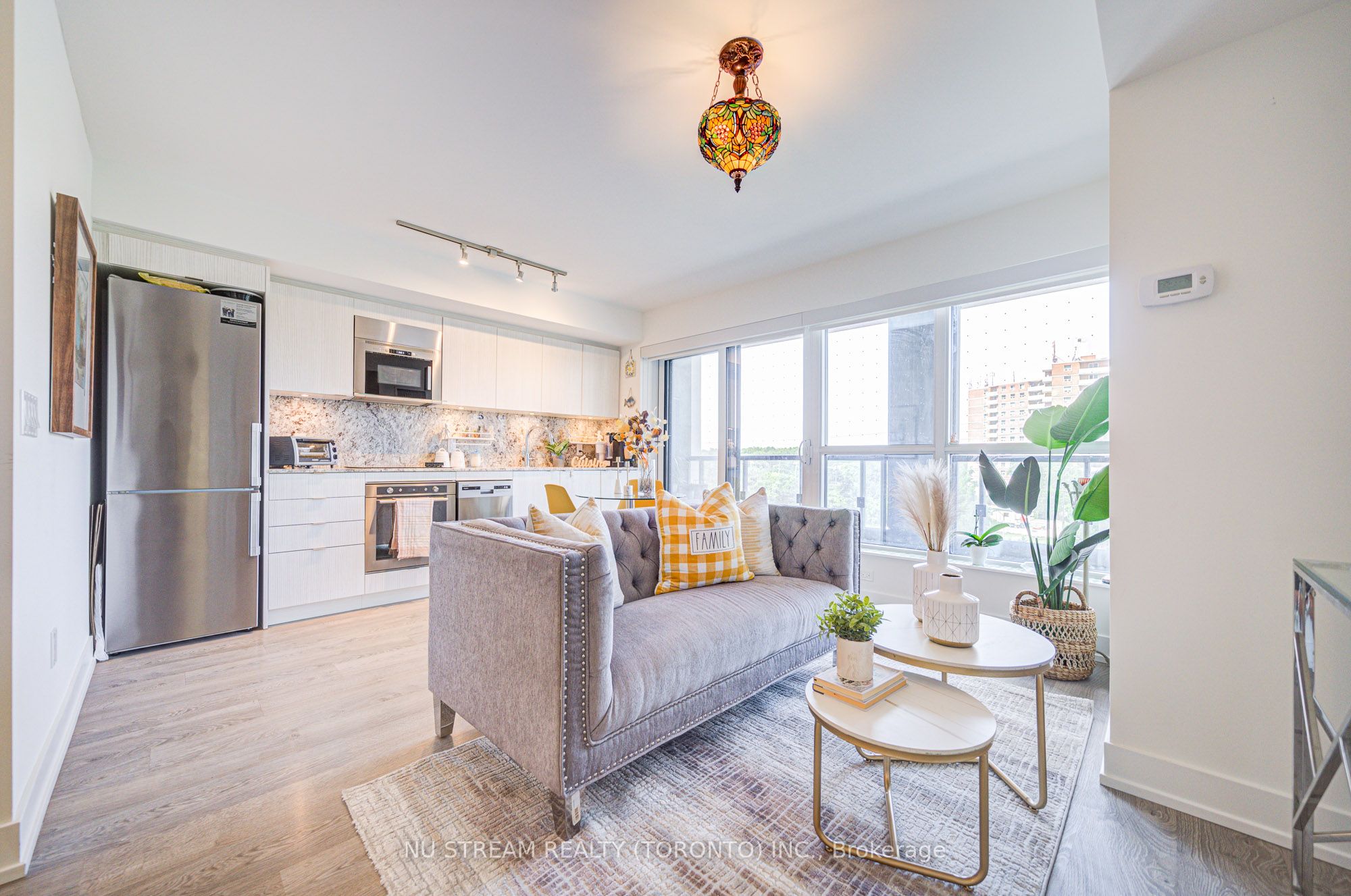 5 Mabelle Avenue E 327