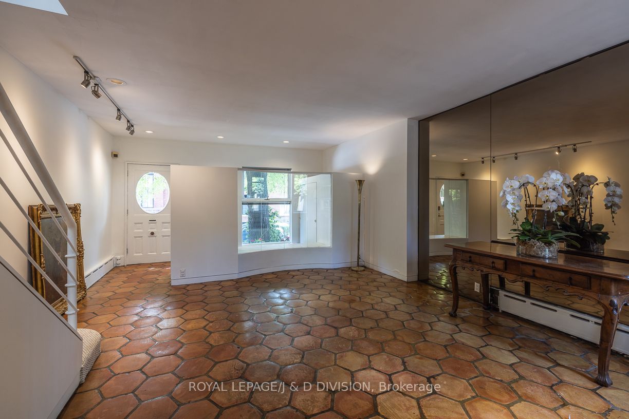 6 Gibson Avenue
