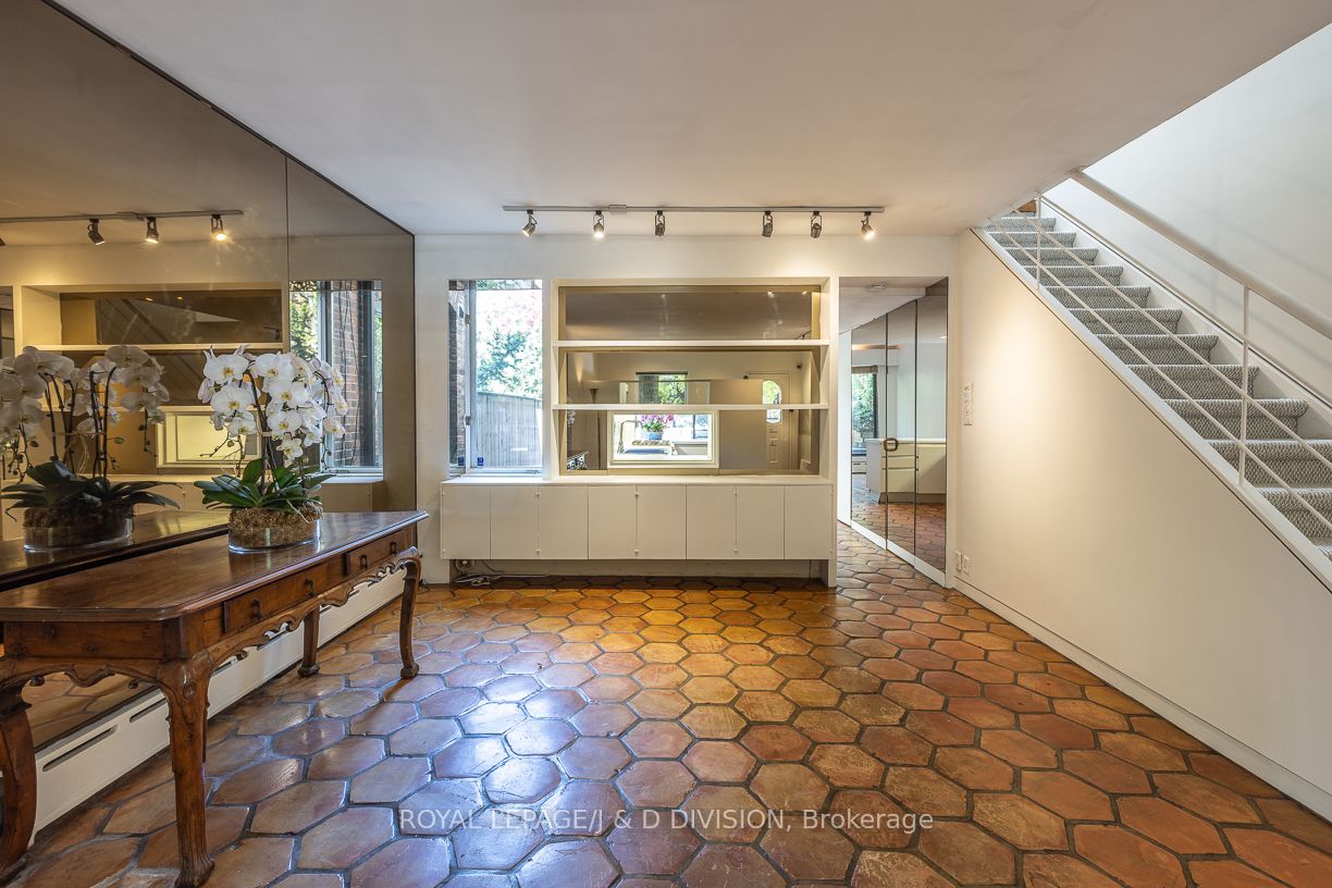 6 Gibson Avenue