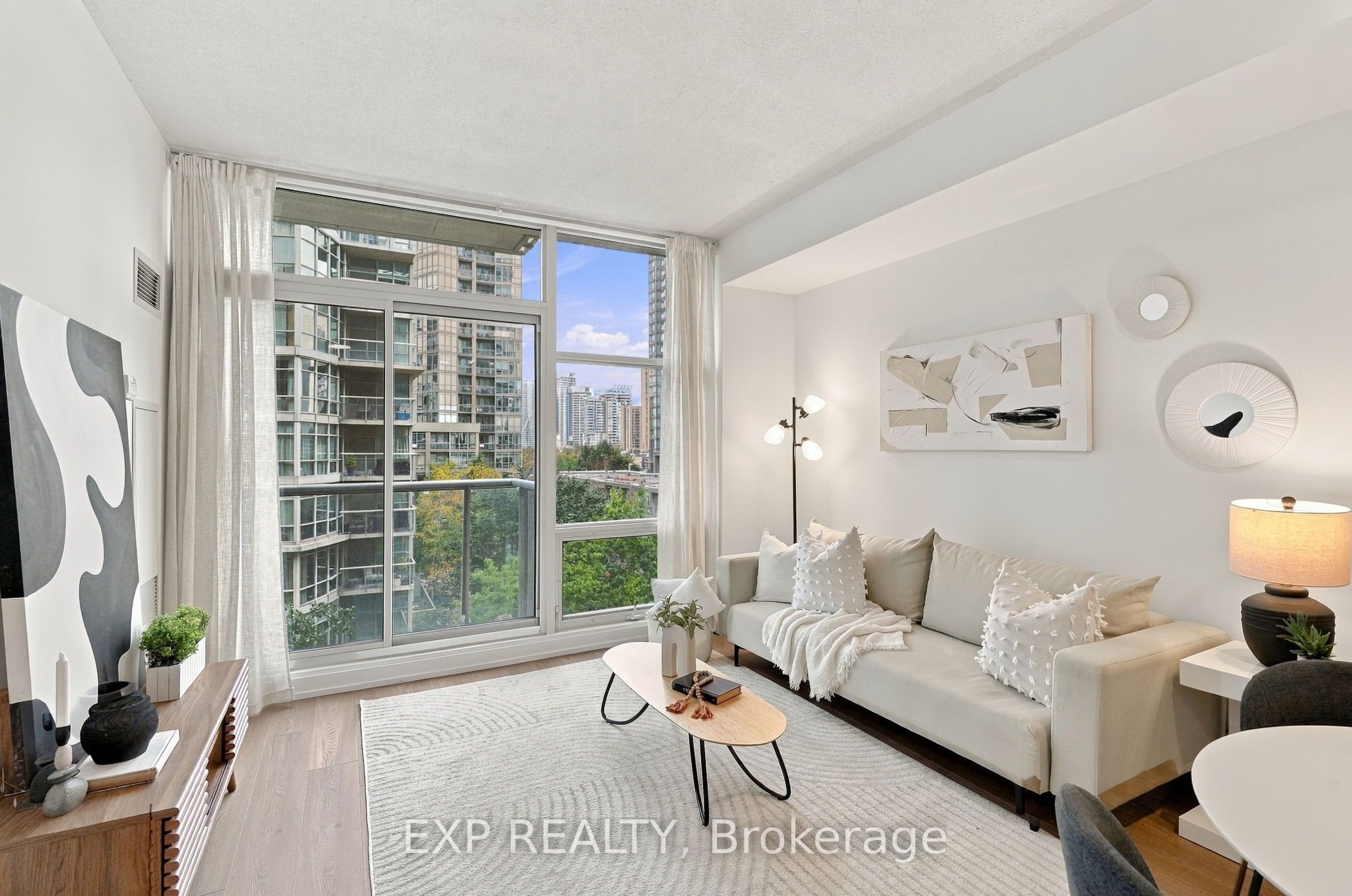 9 Spadina Avenue 301