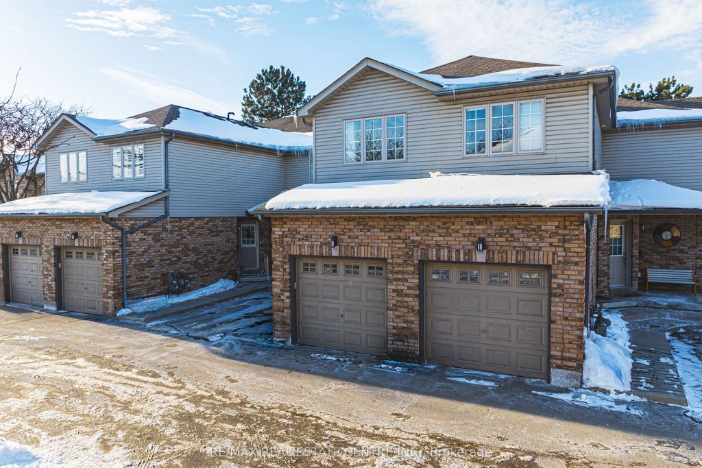 Photo of 705 Cumberland Avenue #18, Burlington, ON L7N 3W4 (MLS # W12789794)