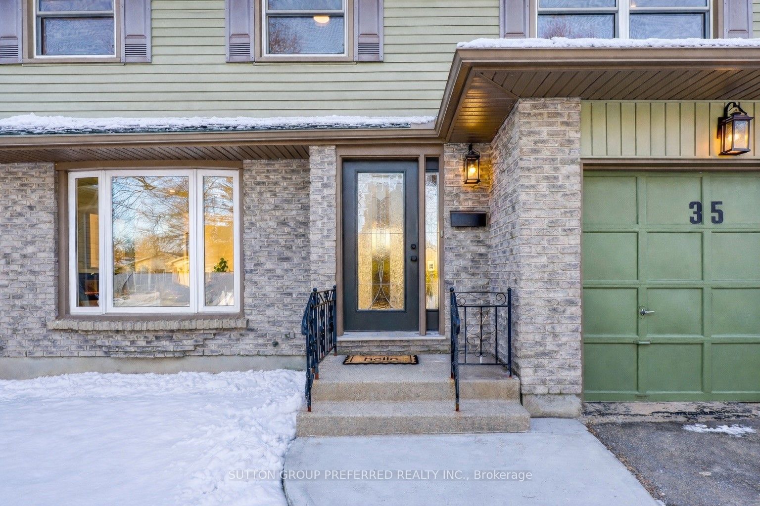 35 Rostherne Crescent