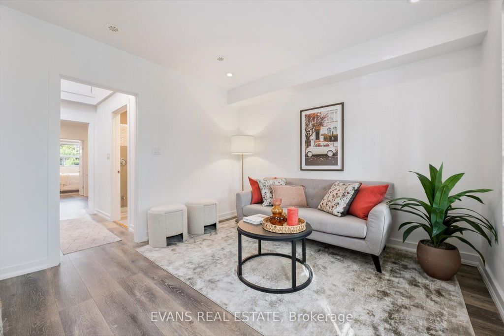 Photo of 526 Quebec Avenue, Toronto, ON M6P 2V7 (MLS # W12411228)