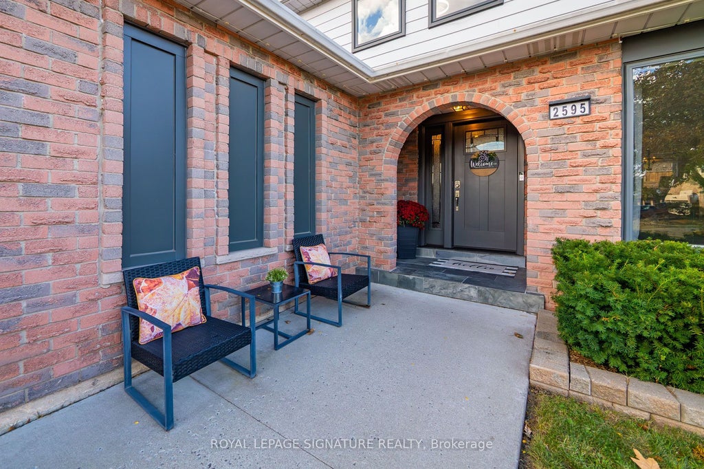 Photo of 2595 Cavendish Drive, Burlington, ON L7P 4A9 (MLS # W13886588)