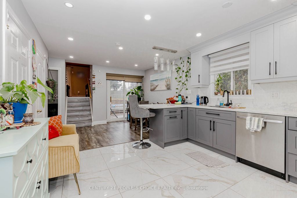 Photo of 32 Elderwood Place, Brampton, ON L6V 3N3 (MLS # W12651968)