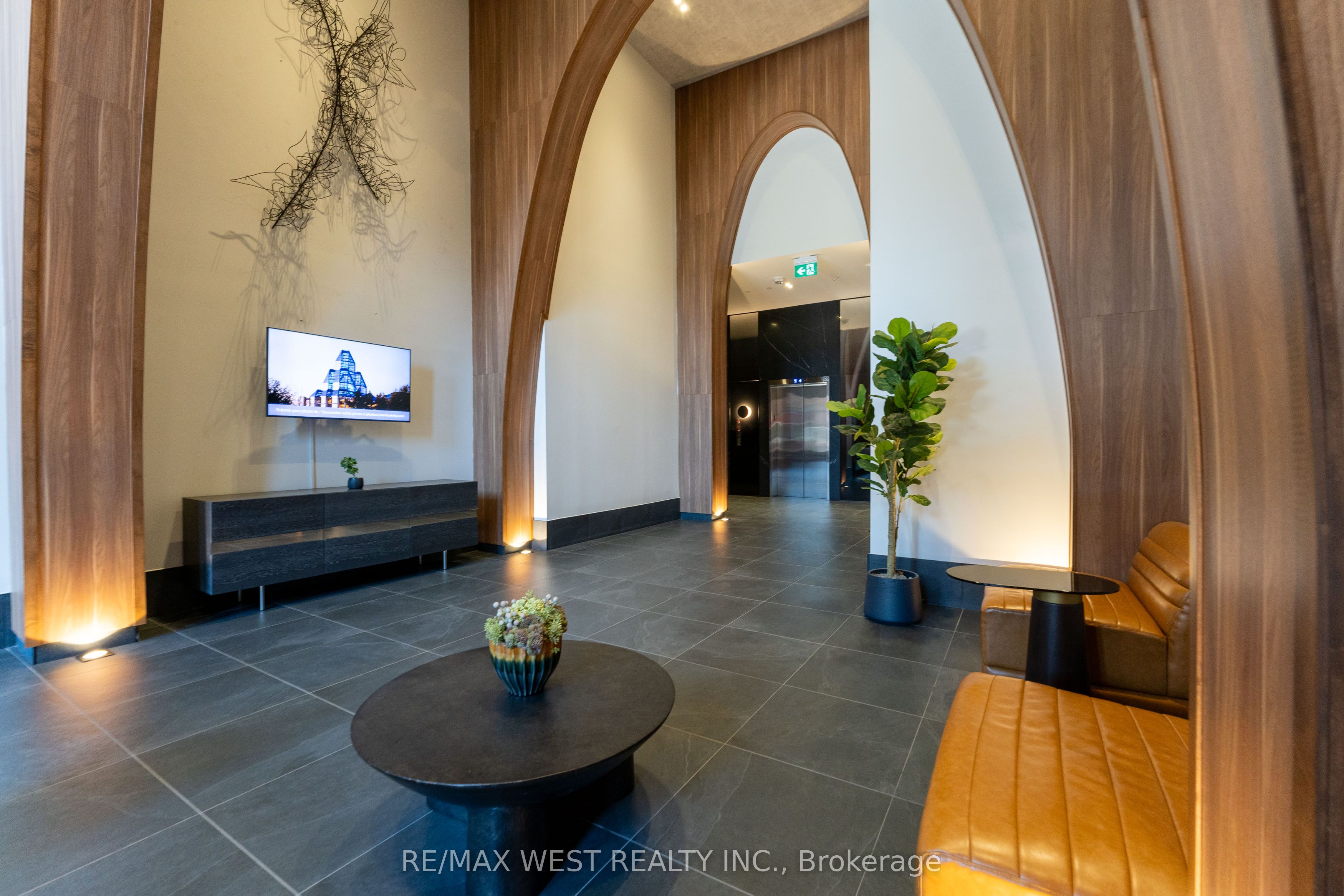 270 Dufferin Street 413