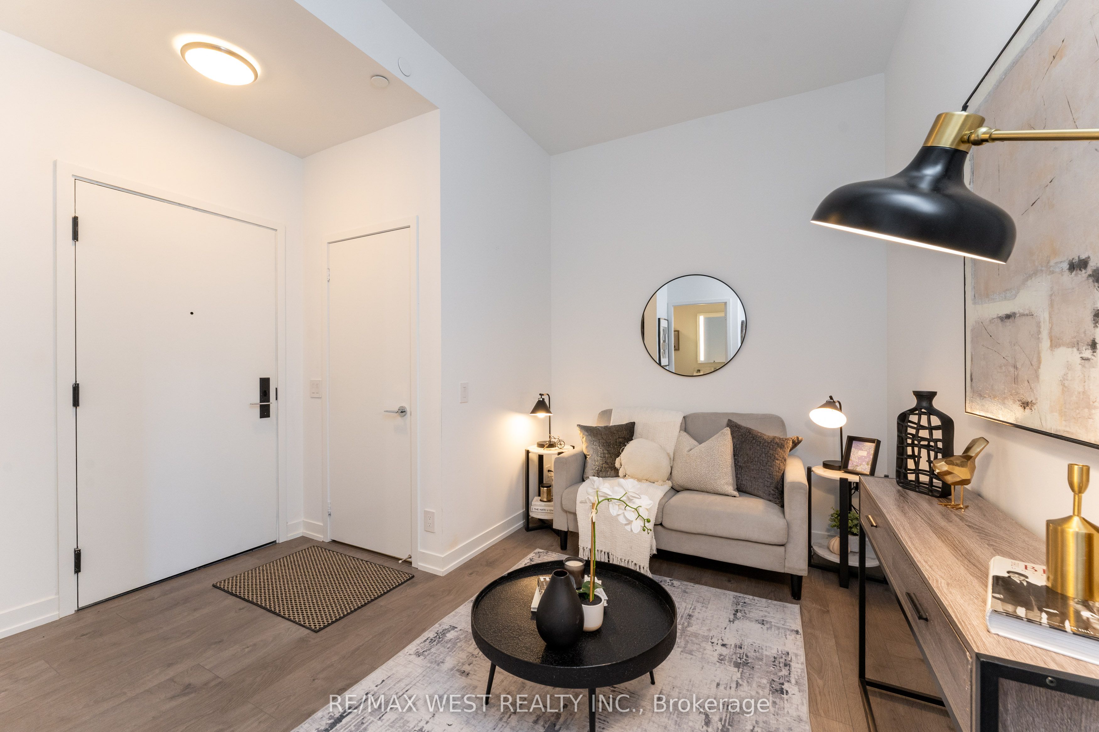 270 Dufferin Street 413