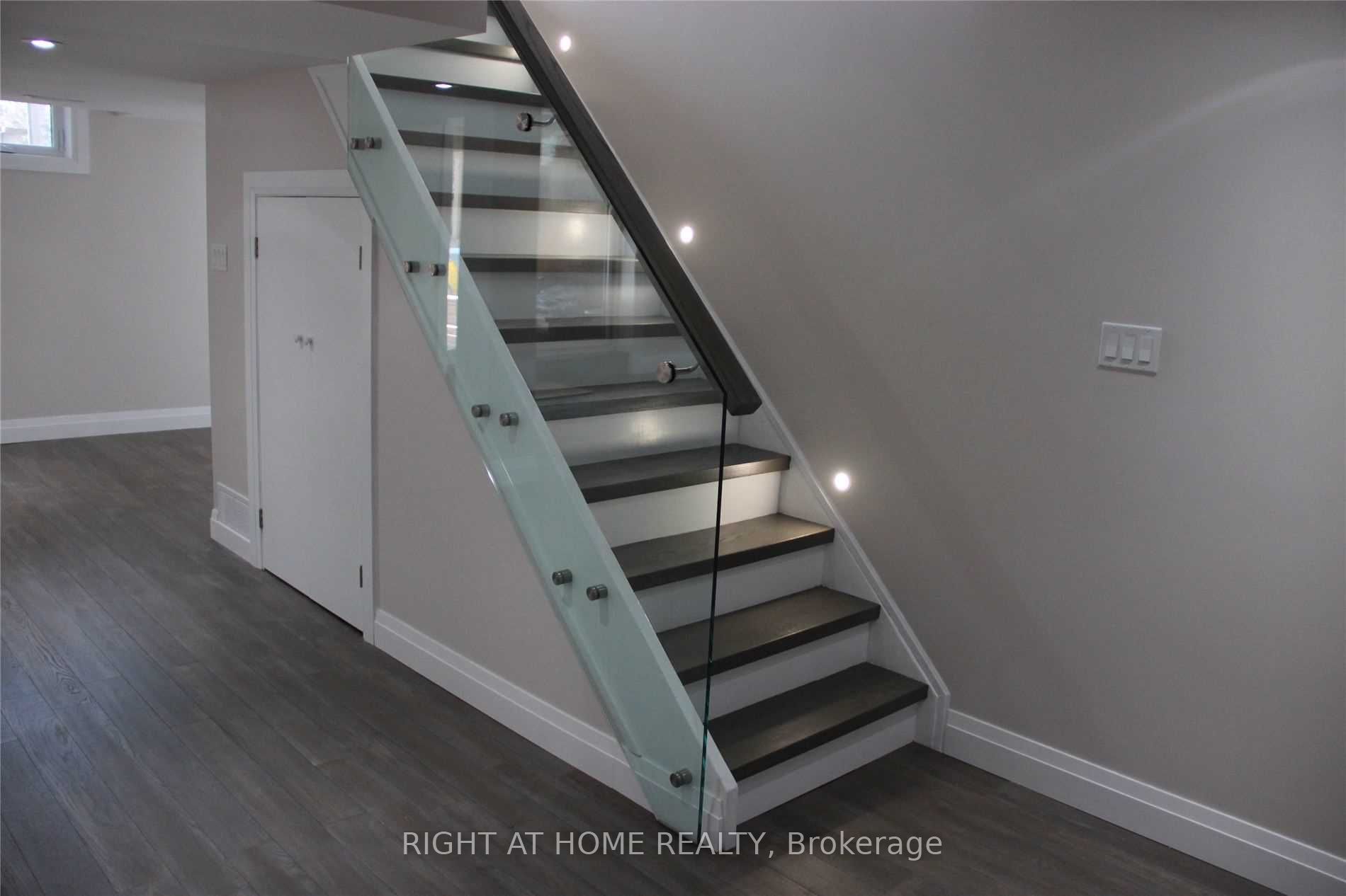 3338 Lonefeather Crescent