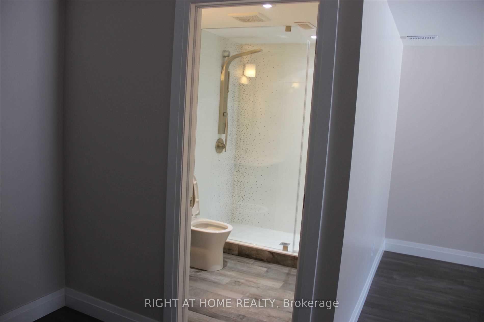 3338 Lonefeather Crescent