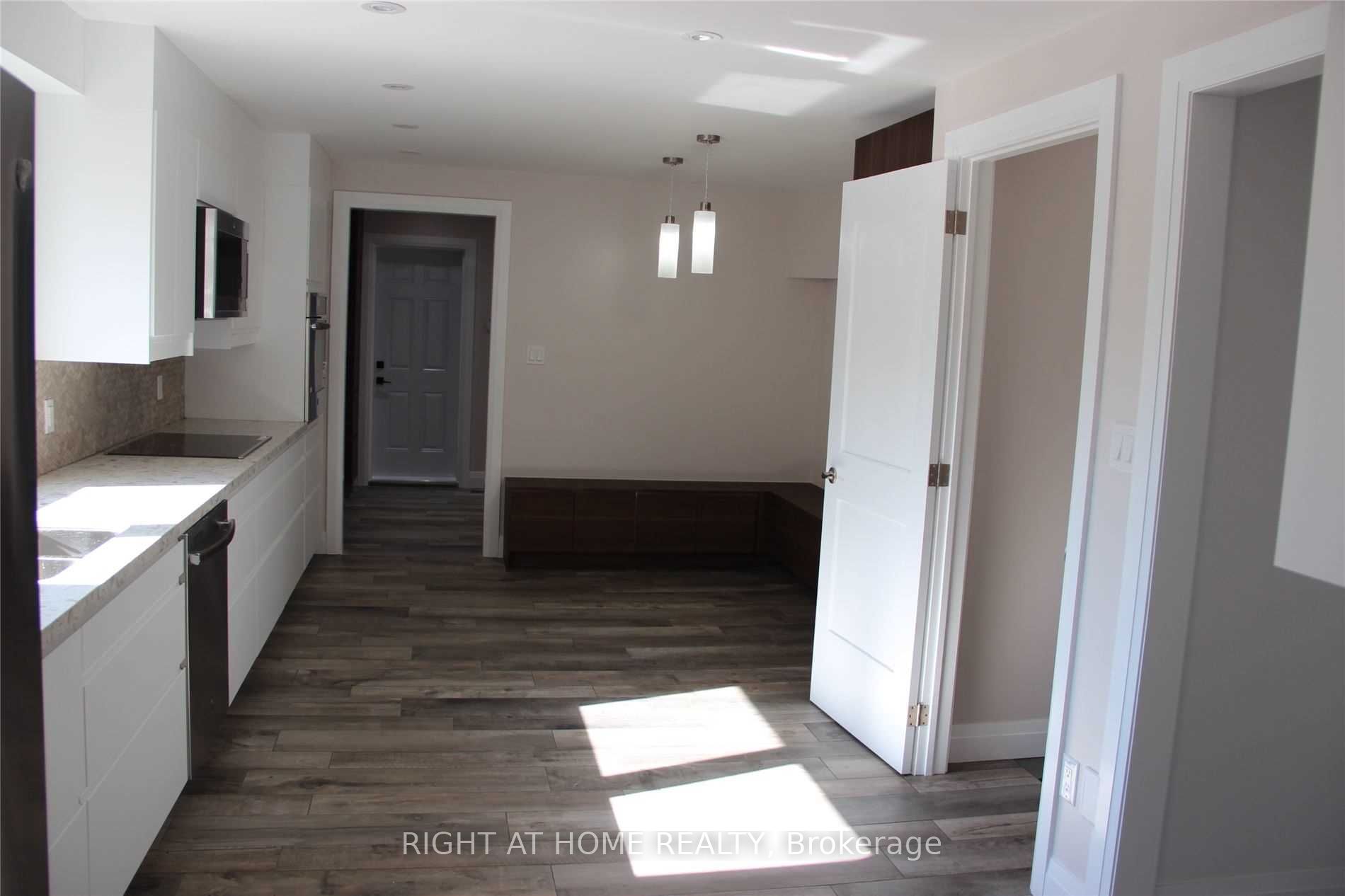 3338 Lonefeather Crescent