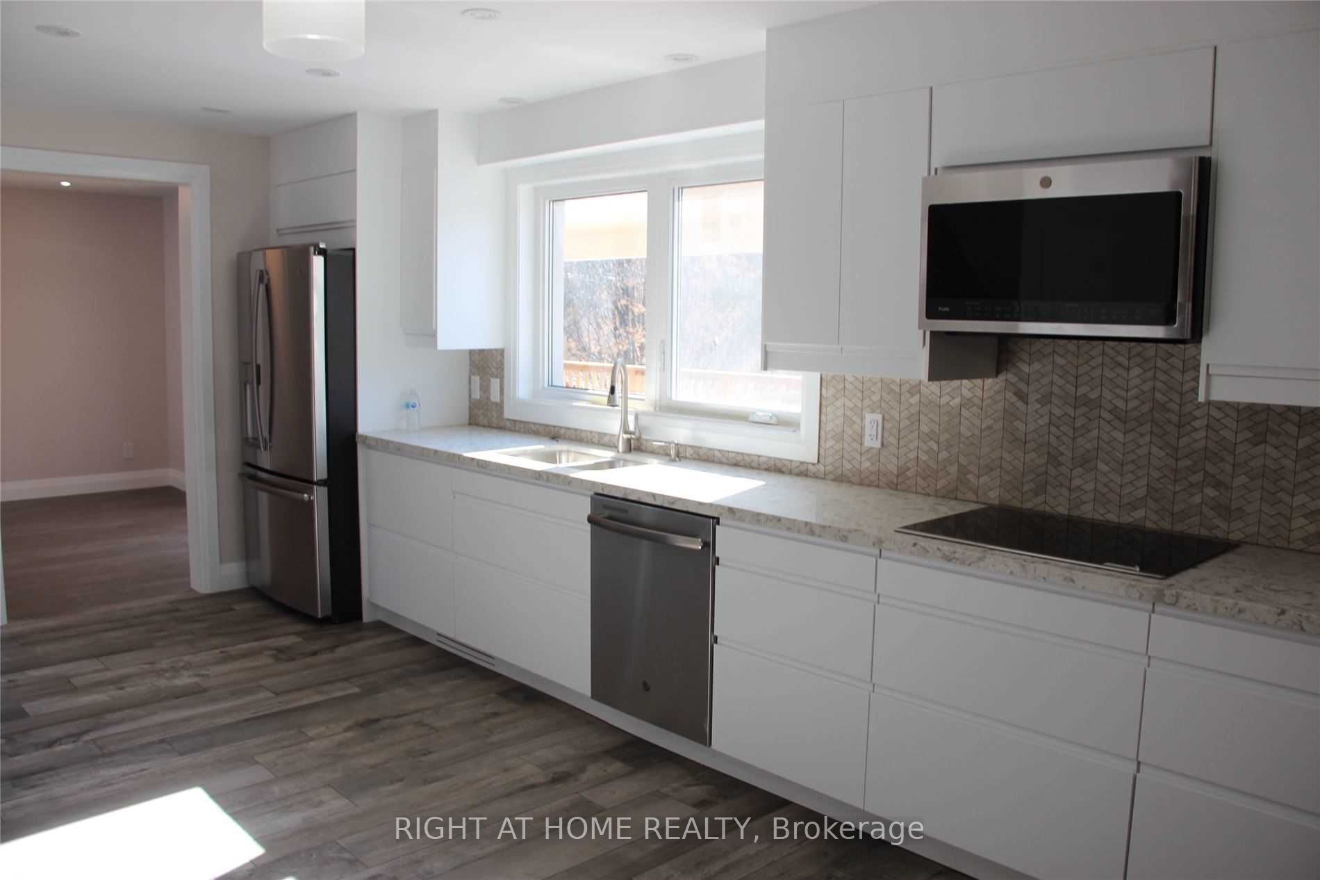 3338 Lonefeather Crescent