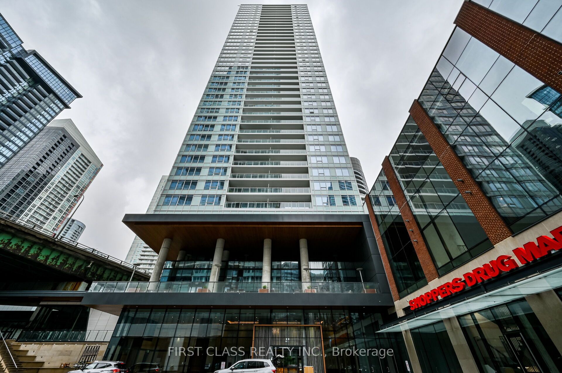 17 Bathurst Street 915
