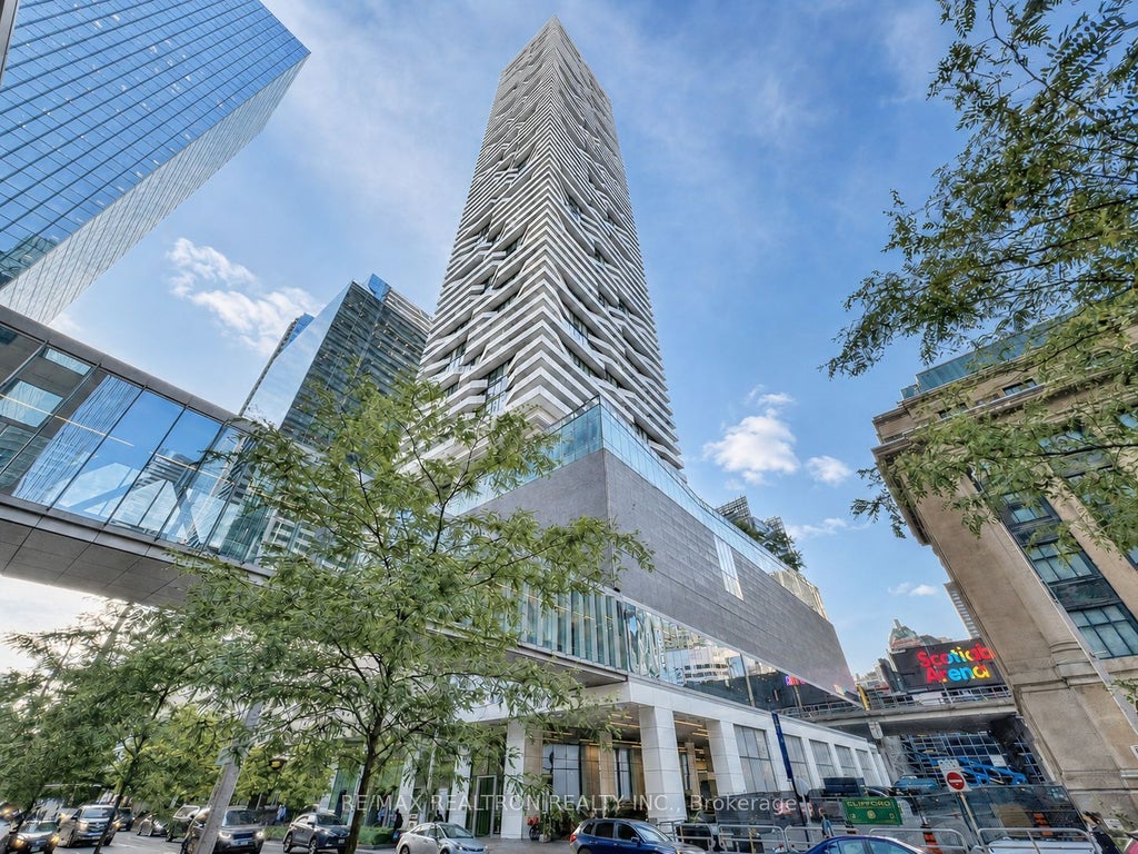 Photo of 100 Harbour Street #5806, Toronto, ON M5J 1B7 (MLS # C13716686)