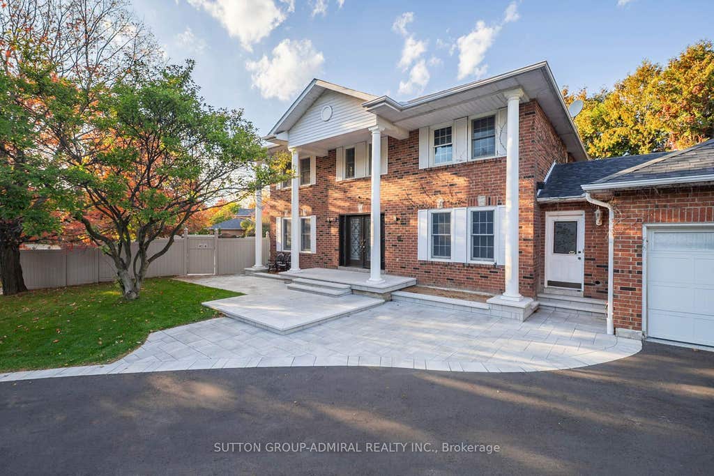 Photo of 8 Beaufort Hills Road, Richmond Hill, ON L4E 2N5 (MLS # N13623238)