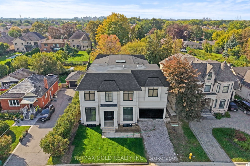 Photo of 15 Mckenzie Street, Vaughan, ON L4L 2E4 (MLS # N13810280)