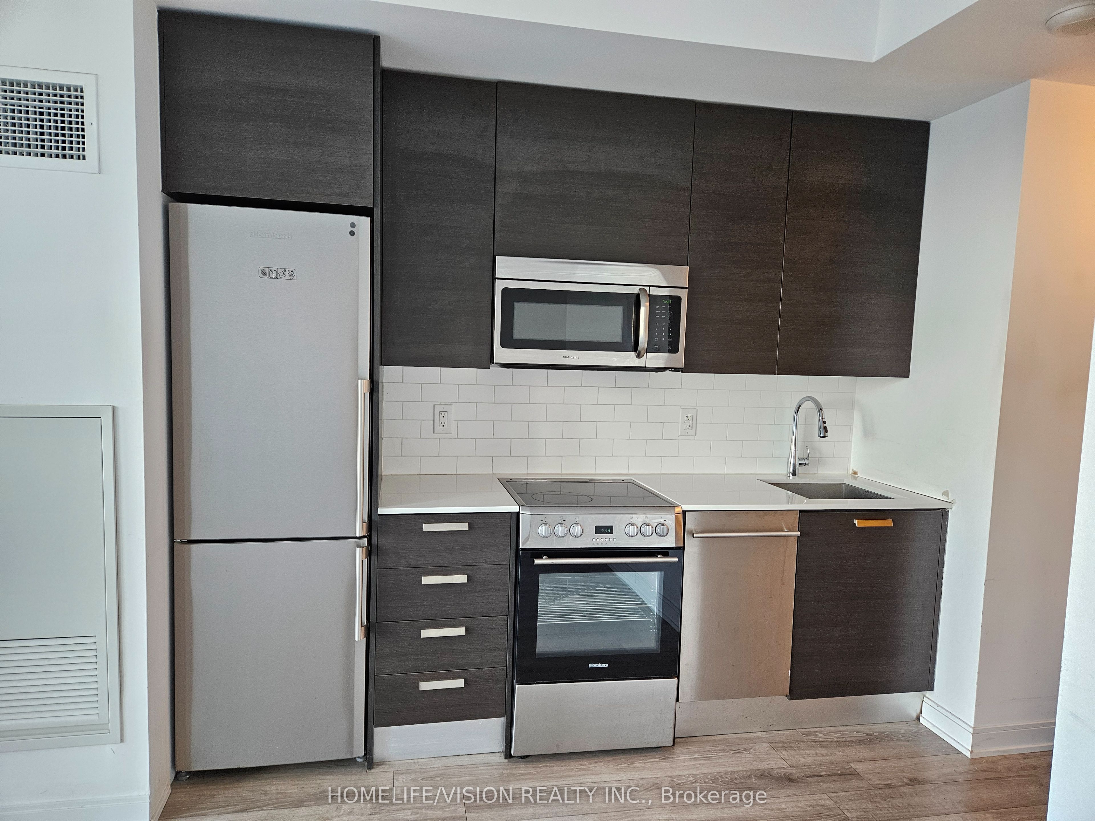 42 Charles Street E 4207