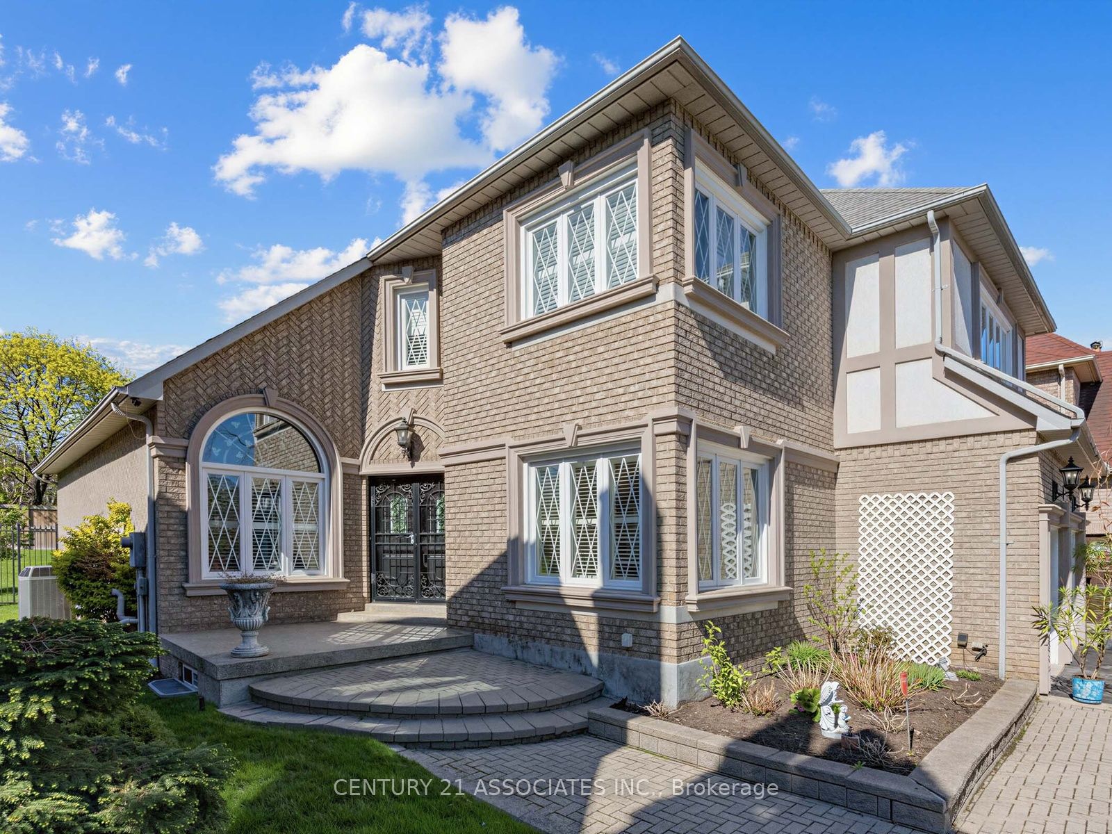 1478 Estes Crescent