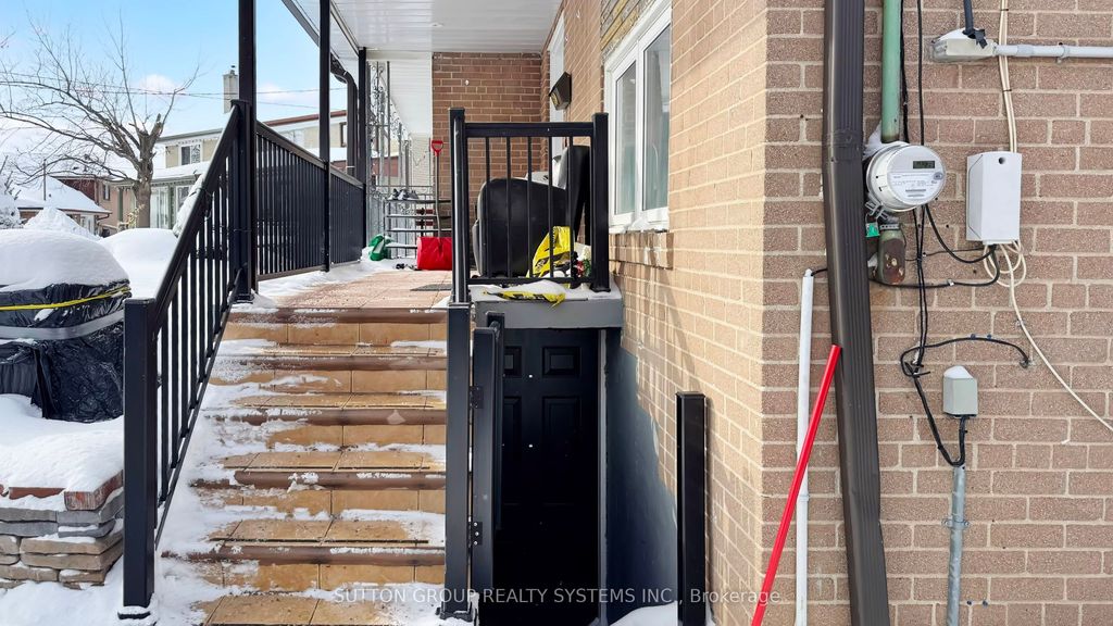 Photo of 30 Coronado Court, Toronto, ON M9M 1S7 (MLS # W12734500)