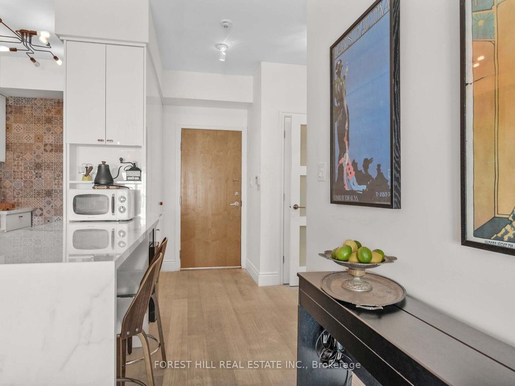 Photo of 600 Queens Quay W #606, Toronto, ON M5V 3M3 (MLS # C12418108)