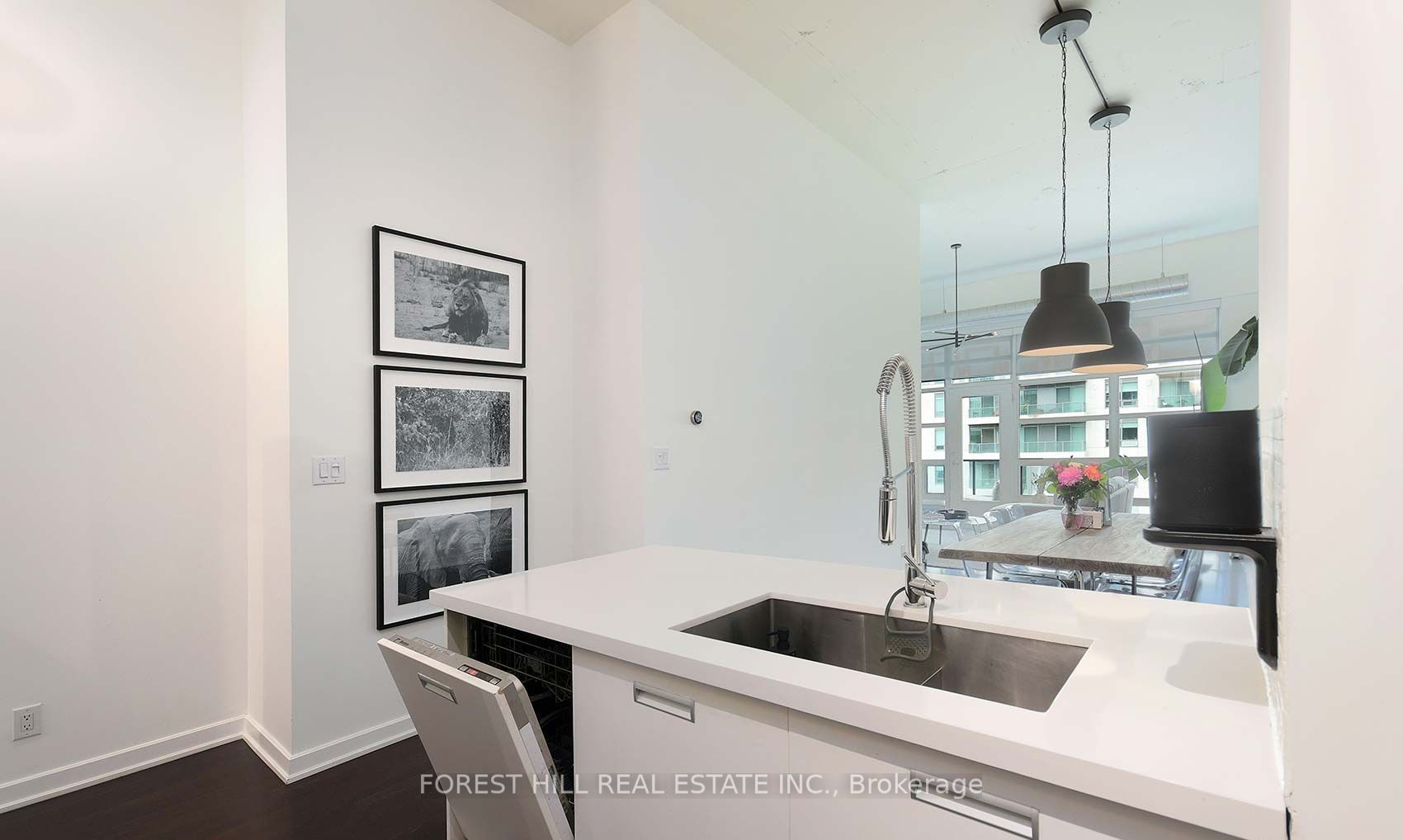 380 Macpherson Avenue 408