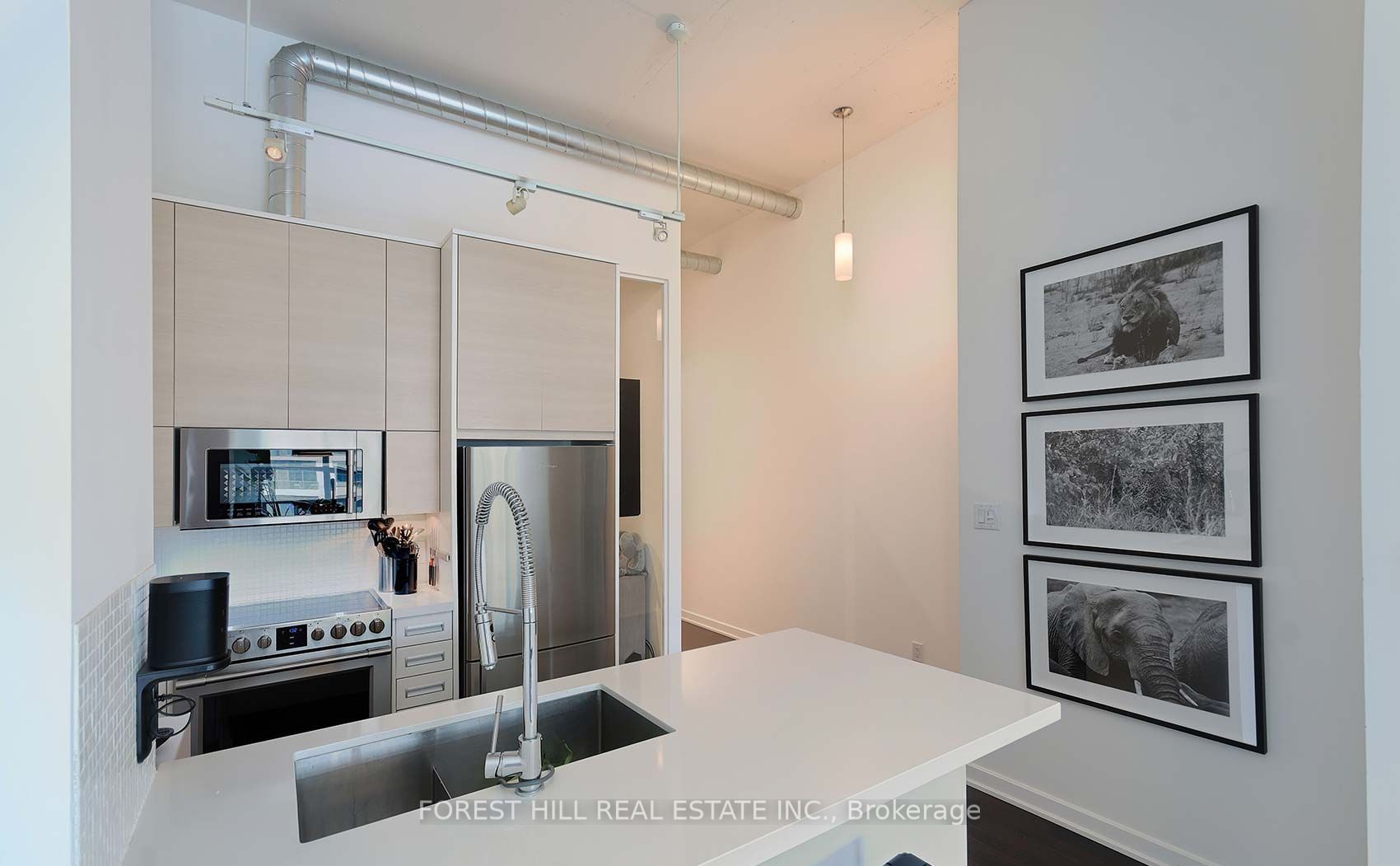 380 Macpherson Avenue 408