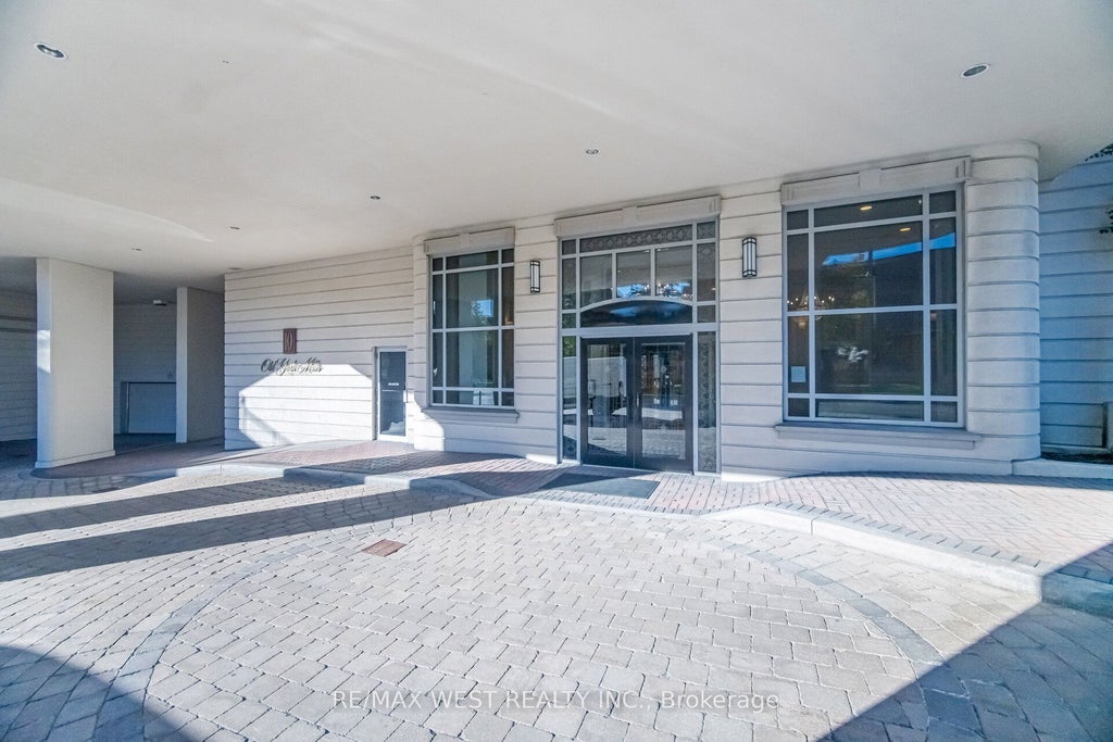 Photo of 10 Old York Mills Road #701, Toronto, ON M2P 2G9 (MLS # C14110766)