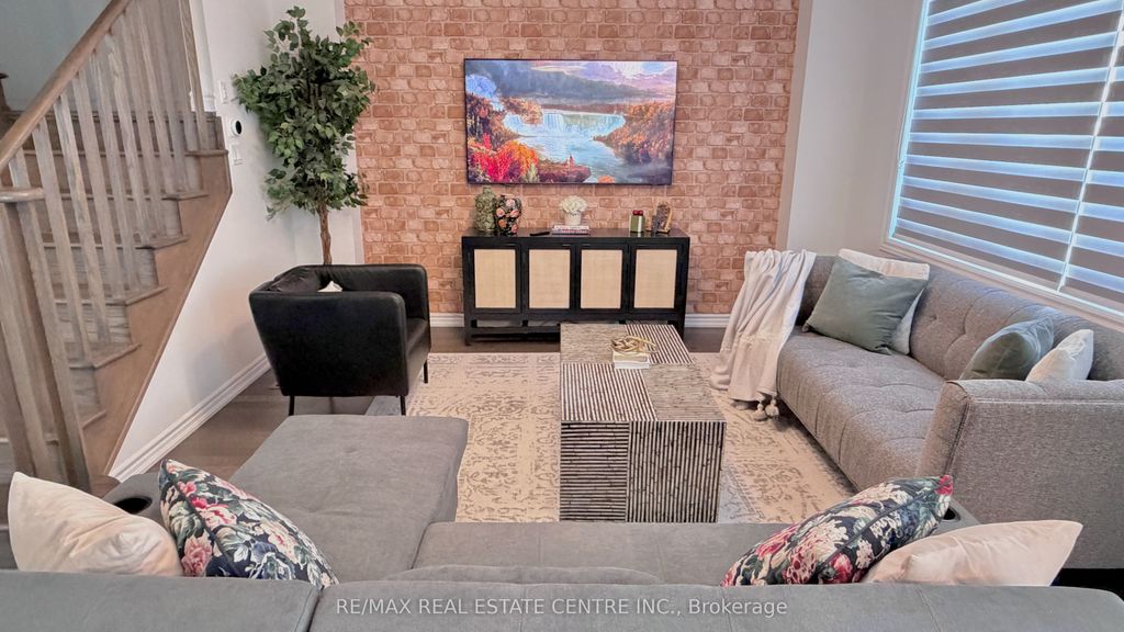 Photo of 15 Charm Place, Thorold, ON L2V 0K2 (MLS # X12905960)