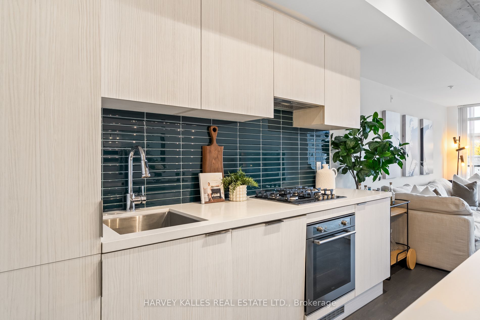 109 Ossington Avenue 318