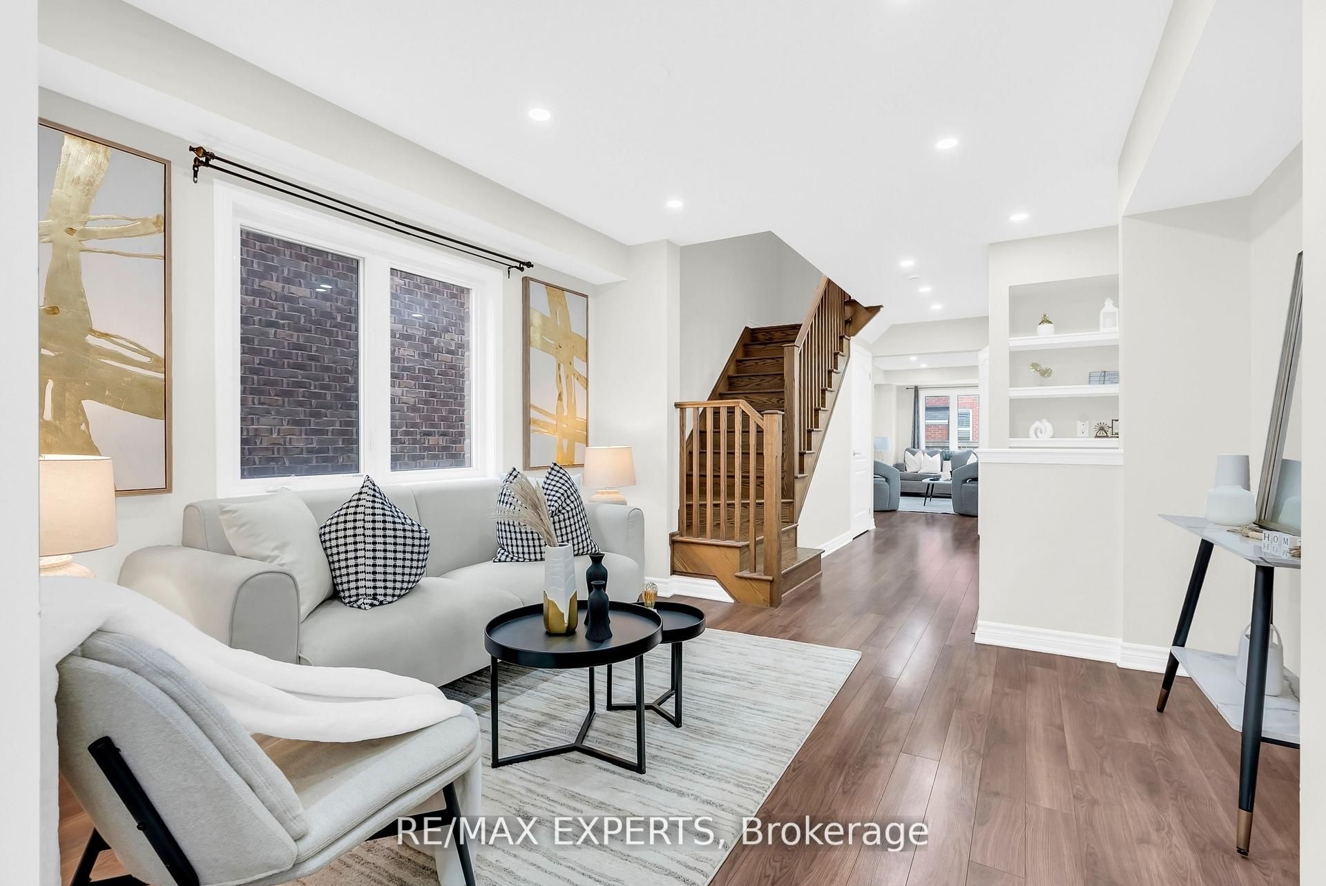 1544 Gainer Crescent