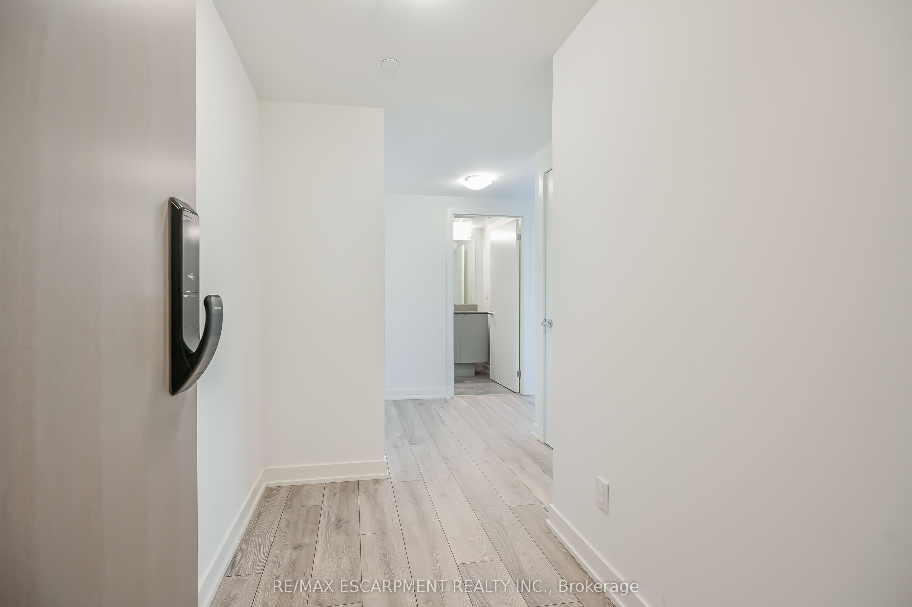 3200 Dakota Common B301