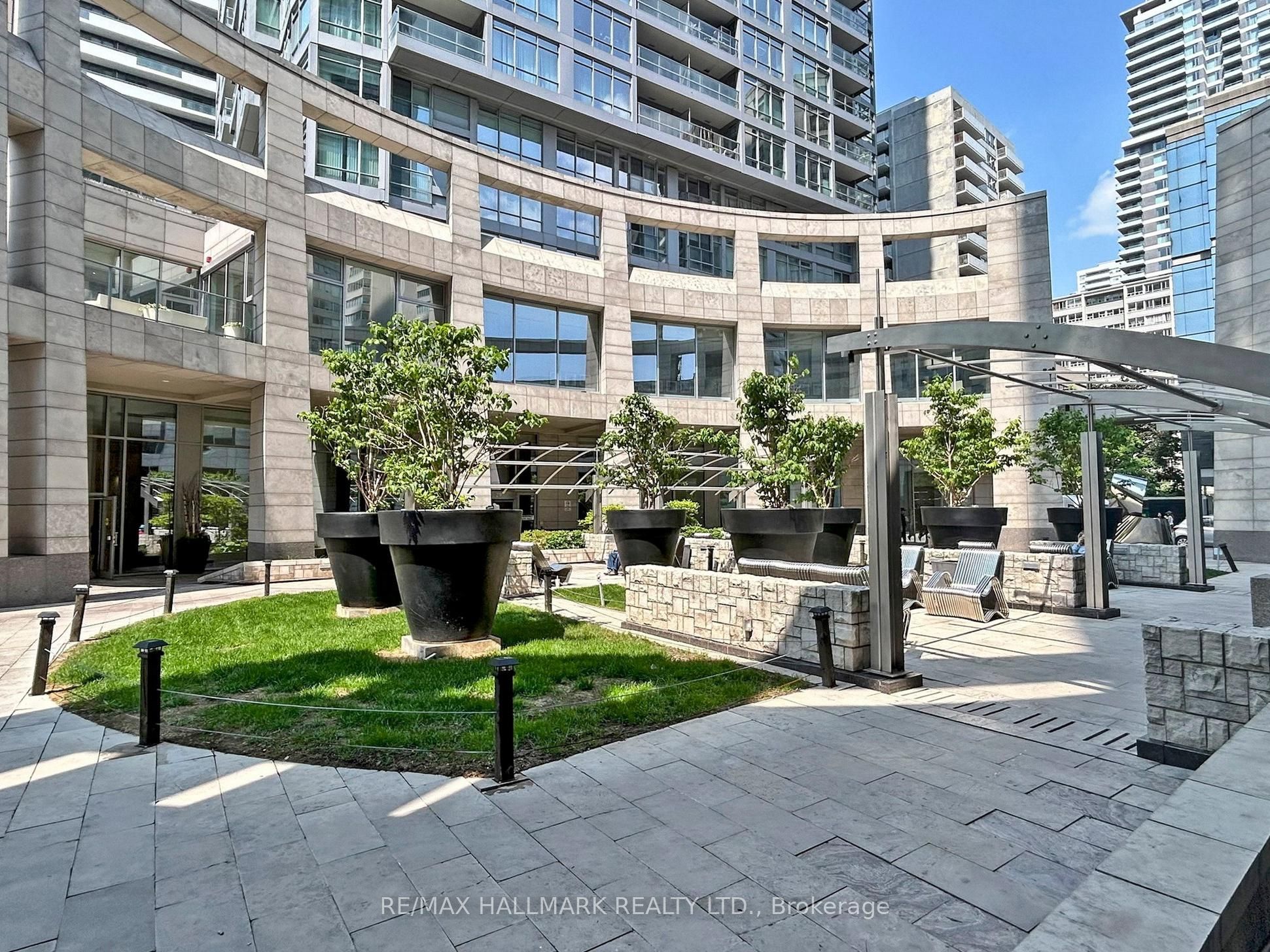 2181 Yonge Street 2605