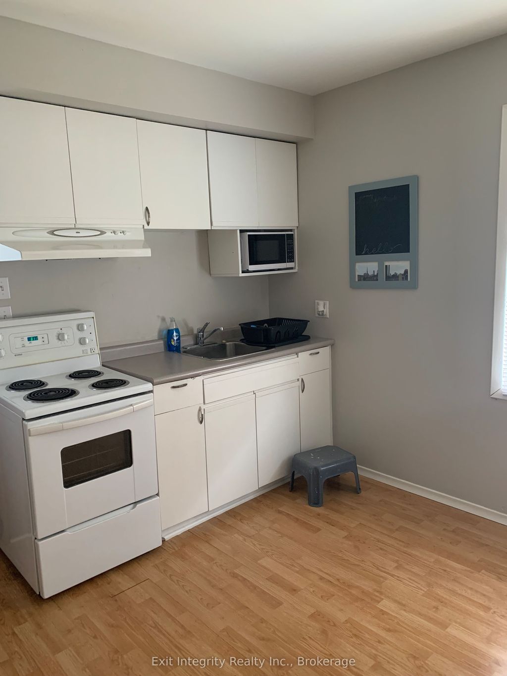 Photo of 4 Mcdonald Avenue, London North, ON N6G 1B1 (MLS # X12715296)