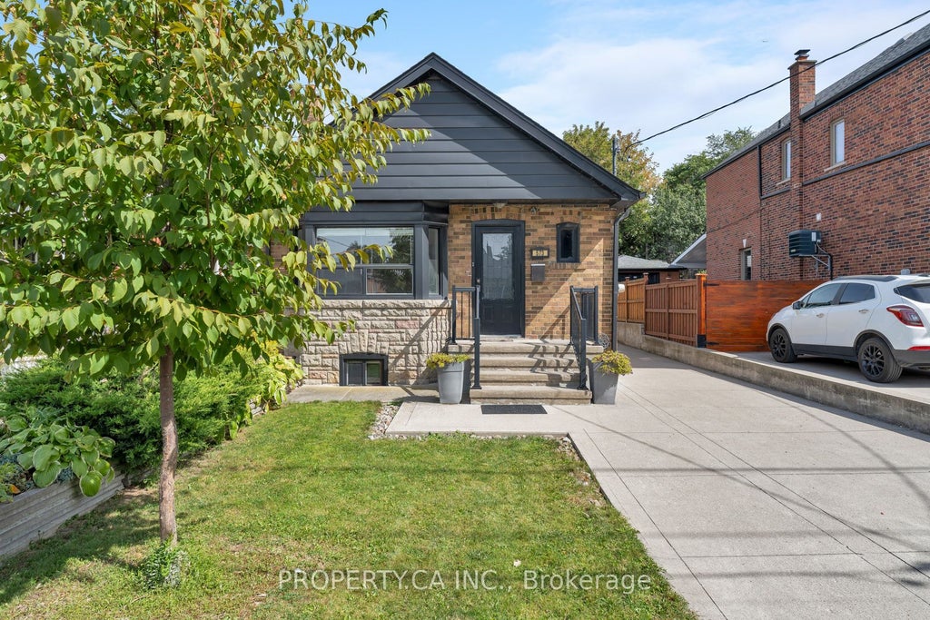 Photo of 573 Northcliffe Boulevard, Toronto, ON M6E 3L6 (MLS # C13816112)