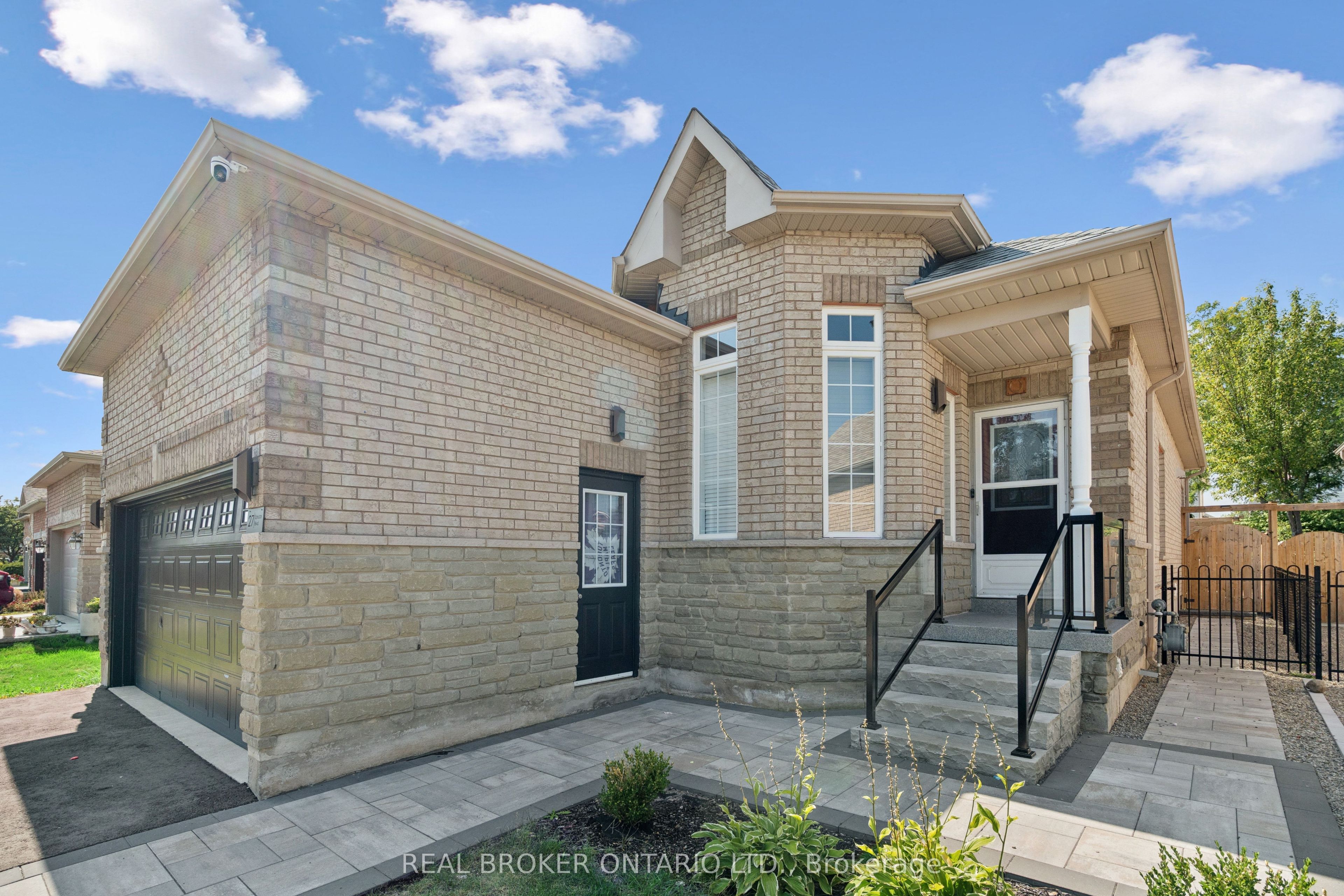 27 Spruce Boulevard