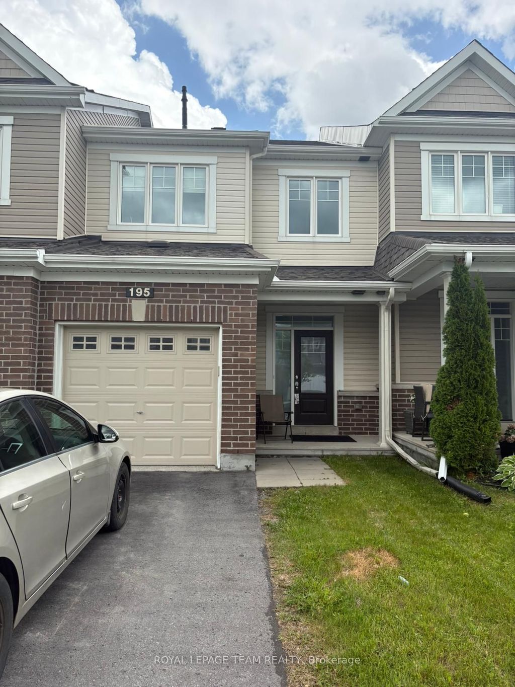 Photo of 195 Kimpton Drive, Stittsville - Munster - Richmond, ON K2S 2H9 (MLS # X13433706)