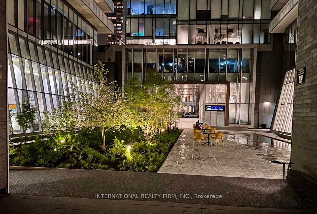 50 Charles Street E LPH 5406