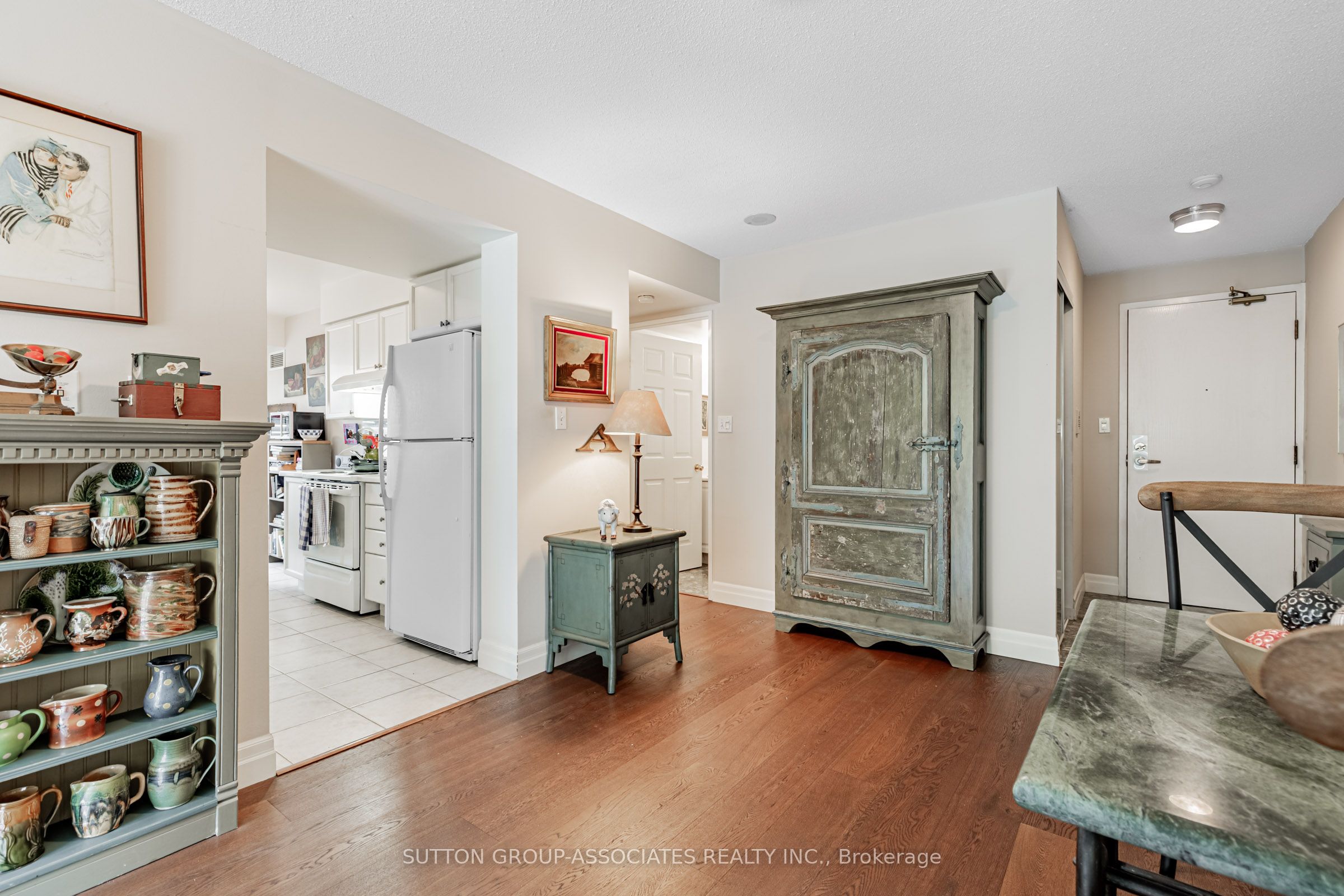 253 Merton Street 303