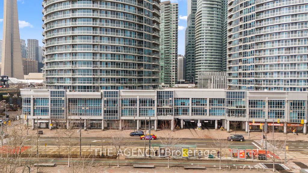218 Queens Quay Boulevard W 2103