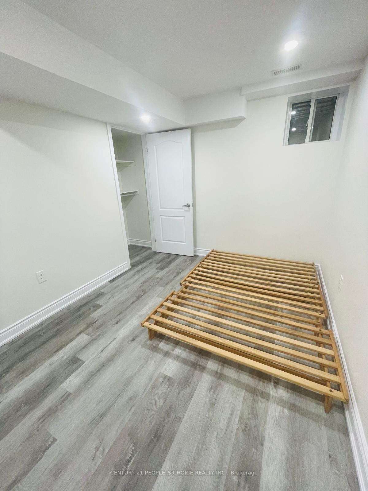 44 Enford Cres Bsmt Crescent