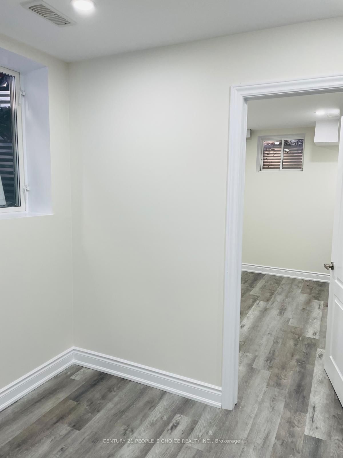 44 Enford Cres Bsmt Crescent